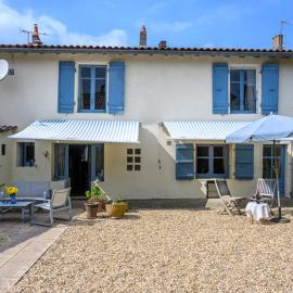 Les Jonquilles – hotel w mieście Chef-Boutonne