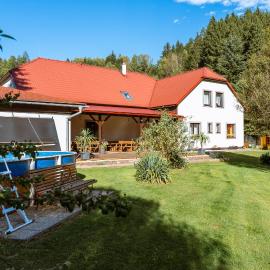 Penzion U rybníka โรงแรมในŠumperk