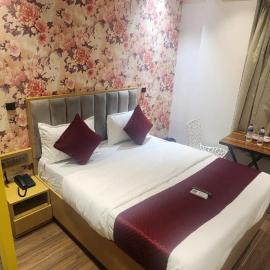 Viesnīca HOTEL IRIS inn pilsētā Dombivli