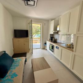 Casa Mare Rtina Gartenwohnung، فندق في ريتنا