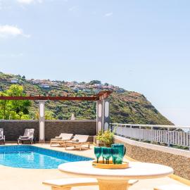 Villa Abreu - A Wonderful Ocean View, viešbutis mieste Calheta