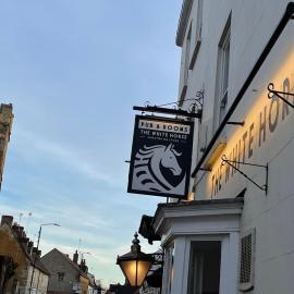 The White Horse, hótel í Shipston on Stour