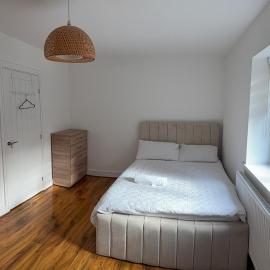 Large Double Room, hotel a Longbridge