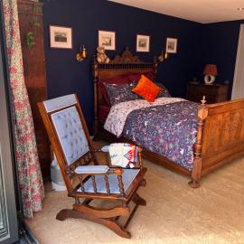 Williams Cottage A High end little home with antique style, Hotel in Tarporley
