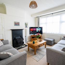 Peaceful Broadstairs Flat near Beach & Town with Parking, hotel v destinaci Broadstairs