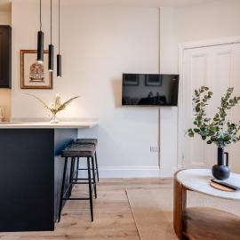 Stylish Portobello Flat near Beach with Free parking and Fast WiFi