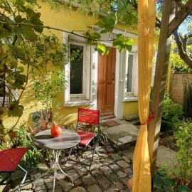 La maison jaune près du métro, hotel in Montreuil