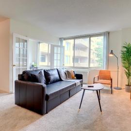 Arlington Stay with Easy Metro and Business Access