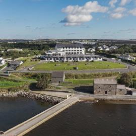 Waterfront Hotel Dungloe、ダングローのホテル