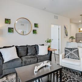 Lake View 2BR 2BA Suite Nr DWTN & NAS w POOL & Gym