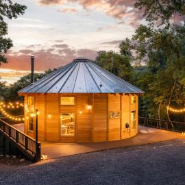 Shenandoah Yurt: Hot Tub~Wood Stove~WiFi~EVcharger, hotel din Stanley