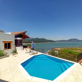 Rustic house with stunning lake view, hotel a Valle de Bravo