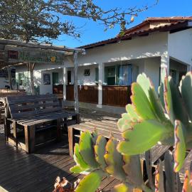 Dragonfly Beach House, hotel in Bombinhas