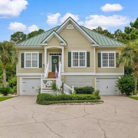 Peaceful Getaway-Resort Access; Golf Cart Included, hotel in Pawleys Island