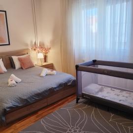 2BDR Downtown Veria Peach Blossom