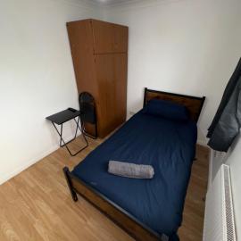 Cosy room 4 Gatwick, hotel in Crawley