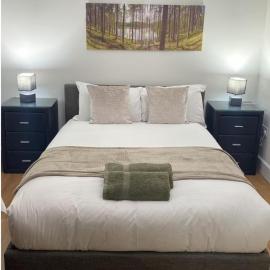 Stunning Studio2, Banstead with free off st parking, hotel i Banstead
