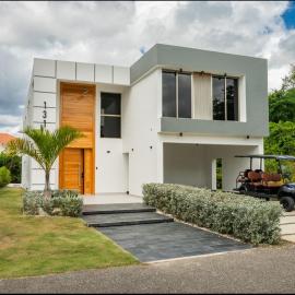 New villa with 4 bedrooms and 5 beds