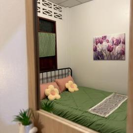 Baan Suan Chay Nam Homestay Amphawa, hotel en Amphawa