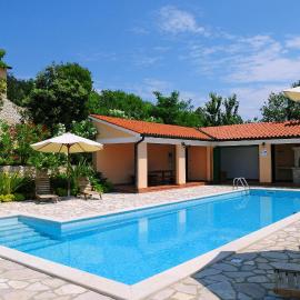 Villa Biljana, Comfort & Scenic Beauty with Access to Two Shared Pools, Hotel in Koromačno