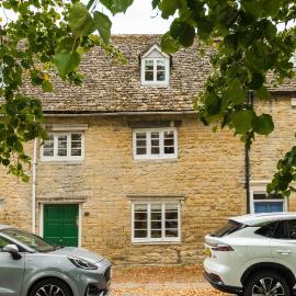 Charming Cotswold Cottage on Church Green, Witney, מלון בוויטני