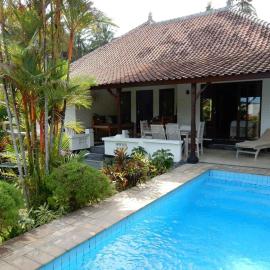 Villa Jasri Point - Beachfront Villa close to surf