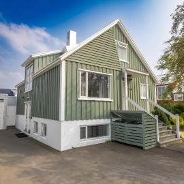LL Properties - Spacious Historic Home, Hotel in Akureyri