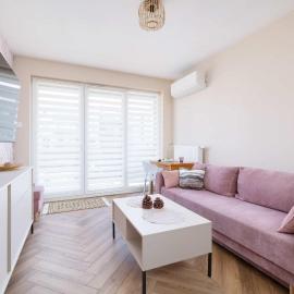 Modern Apartment with Air Conditioning & Workspace in Gliwice by Noclegi Renters, hotel in Gliwice