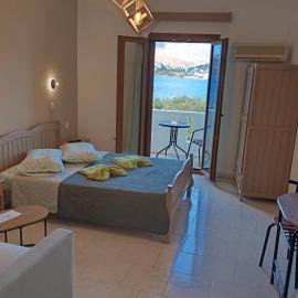 Akrogiali Rooms & Studios, Hotel in Drymonas
