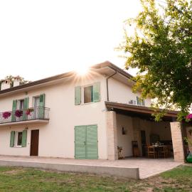 Podere Limeria Country Home nelle Marche, hotel in Fermignano