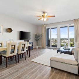 Family-Friendly Laketown Wharf Retreat w/ Pools & Walk to Beach