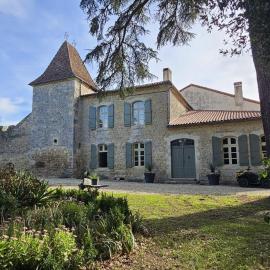 CHÂTEAU de CAMPANES, hotel in Lagraulet-du-Gers