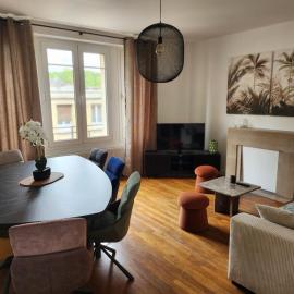 T3 Le logis de Martin - city center - near Ducale Place with parking space, hotel in Charleville-Mézières