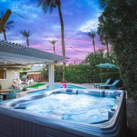 Saltwater Pool - HotTub - Games - Good Vibes Only!, khách sạn ở Indio