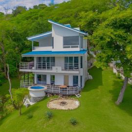 Gorgeous Ocean View Private home, 4 bedrooms with en suite, private plunge pool