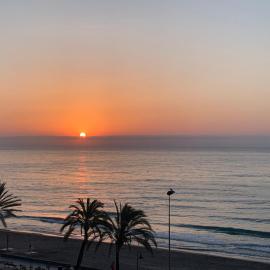 Amanecer en primera línea de playa