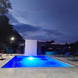 Casa Chika, Playa Grande, Studio, Pool, Kitchen, AC, hotel in Playa Grande