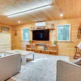 Hiking & Snowmobile Trails On-Site: Alton Retreat!, Hotel in Alton Bay