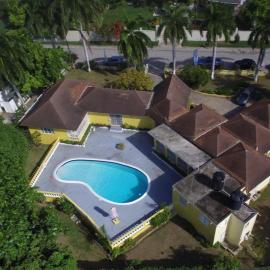 Ironshore SugarMill Villa w Private Pool villa, hotell i Montego Bay