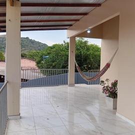 Casa c wifi, 2 Qts, 3 camas, ganchos p redes e estacionamento, hotel in Santarém