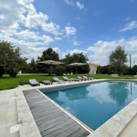 Gîte Vendée avec Spa et Terrasse - FR-1-426-592, hotel in Les Pineaux