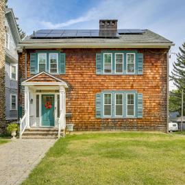 Walk to Hudson River Waterfront: Newburgh Home, hotel u gradu Njuburg