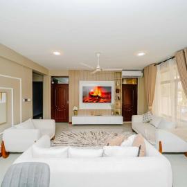 Ivory Block Apartment Modern 3BR in Mikocheni