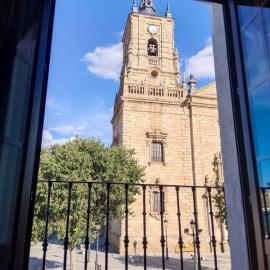 Los Soportales-Casa historica siglo XVI a 20 minutos de Puy du Fou, hotel in Orgaz