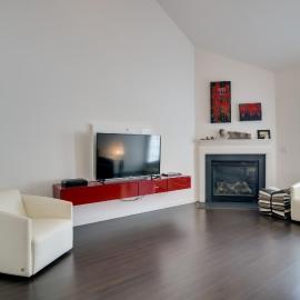 Inviting High Point Townhome with Patio + Privacy!, hotel en High Point