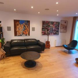 Superbe logement au style Londonien Avec Cinema Ideal pour des grandes familles et professionnels, hotel em Drancy
