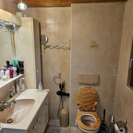 1 chambre jaune dans une maison privé, hotel u gradu 'Vernayaz'