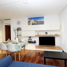 Panoramic Luxury Apt w Garage Happy Home Bergamo 2, hotel in Bergamo