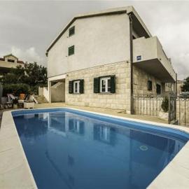 Family-friendly apartments with swimming pool Povlja, Brac - 24248, hotel in Povlja