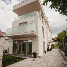 White House Iris Cluj Napoca - Apartament 1 - parcare gratuita, self check in 24h, хотел в Клуж-Напока